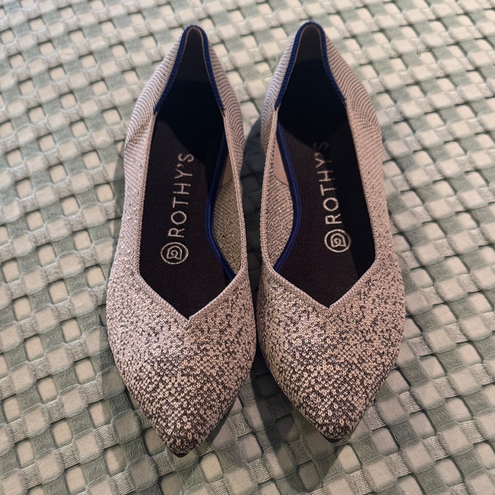 Like New Rothy’s point flats silver size 7